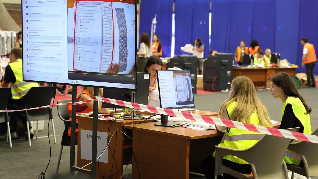 Zgjedhjet në Kosovë, numërohen mbi 92% e votave, LVV kryeson bindshëm! Ja si ndahen ulëset në Kuvend