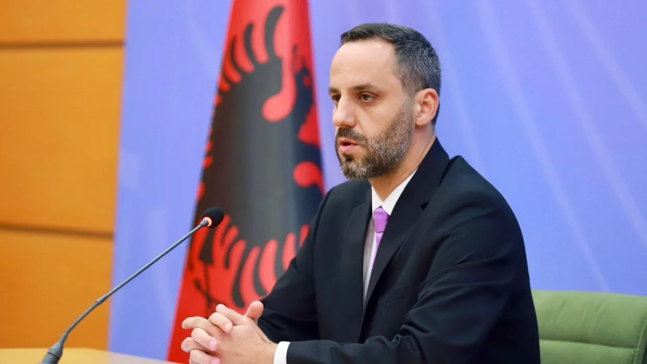 Vrasja e efektivit të policisë, reagon ministri Lamallari: Humbëm një shërbëtor të përkushtuar të ligjit, autori nuk do t’i shpëtojë drejtësisë