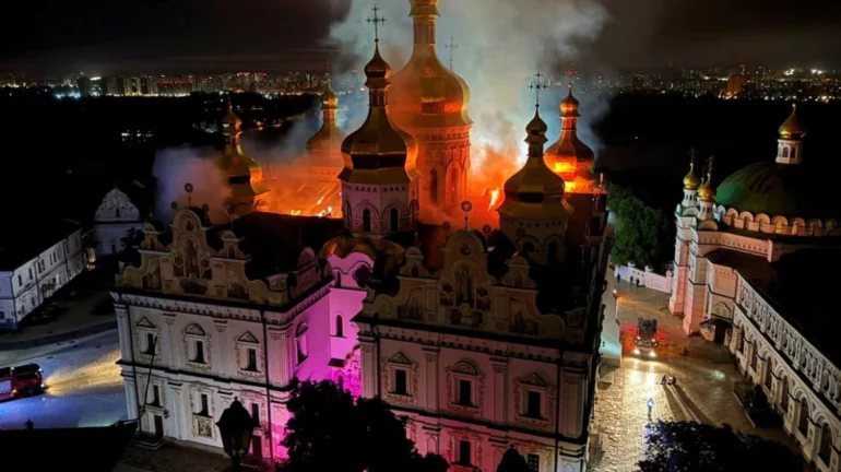 VIDEO/ Forcat ruse bombardojnë një prej monumenteve të rëndësishme në Ukrainë, u shpall trashëgimi e UNESCO-s në ’90
