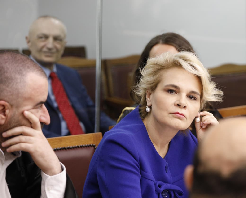 Gjyqi i themelit për Metën dhe Kryemadhin/ Nuk pranon kontrollin e çantës, avokati mbetet jashtë sallës së gjyqit
