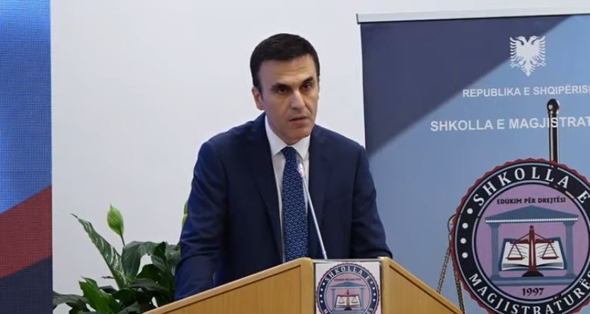 “Mbingarkesa është një sfidë!”- Kryeprokurori Çela: Zhvillimet digjitale dhe rrjeteve sociale shkundën modelin e vjetër