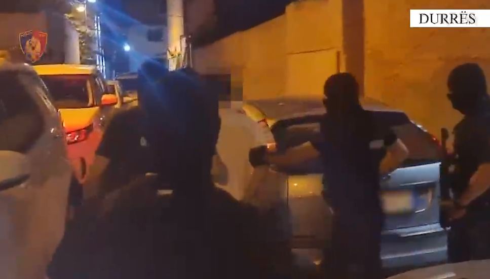 Shiste drogë te “PlayStation” ku ishte i punësuar, pranga 20-vjeçarit në Durrës (VIDEO)