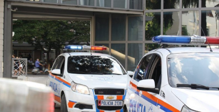 Hyri të grabiste zyrën financiare me pistoletë lodër, arrestohet autori
