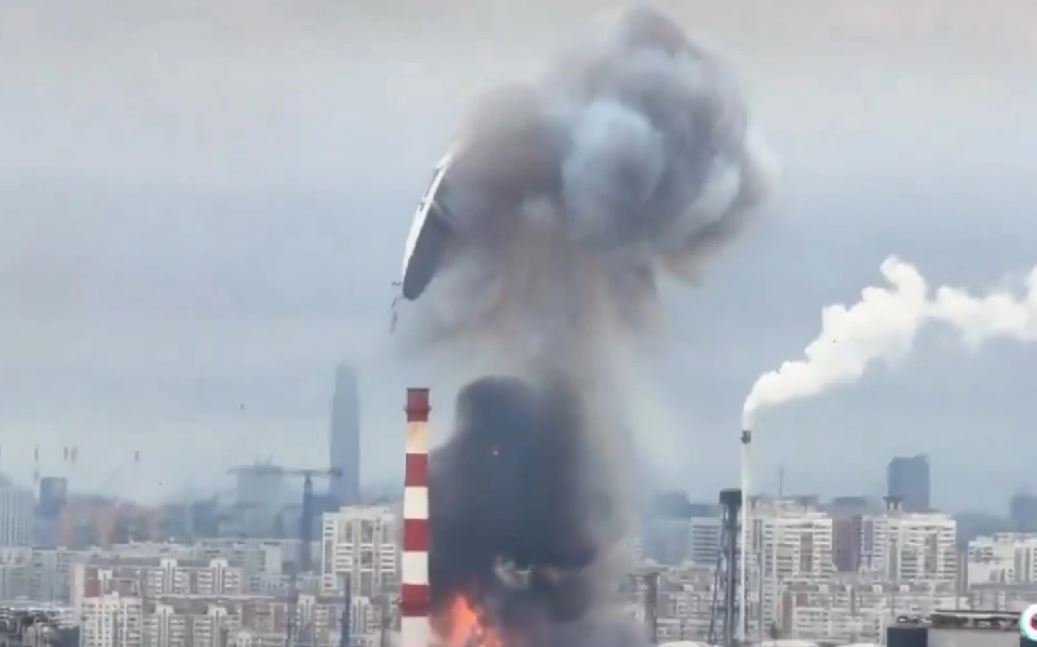 VIDEO/ Rafineria e naftës në Moskë u bombardua gabimisht nga raketa ruse dhe jo nga droni ukrainas! Shikoni pamjet