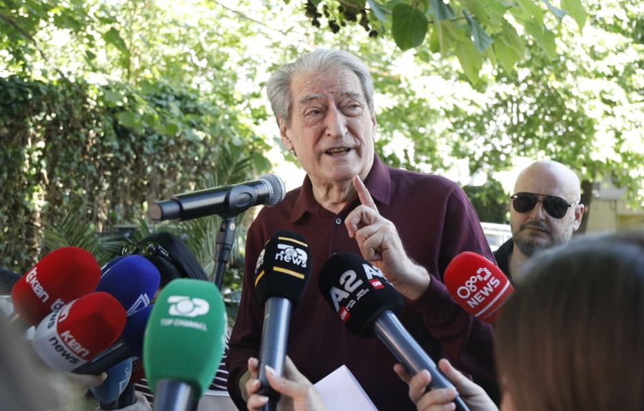Flet arresti për Belinda Ballukun? Berisha: Rama po përgatit arratisjen e Lubisë, e kam nga burime te besuara!!