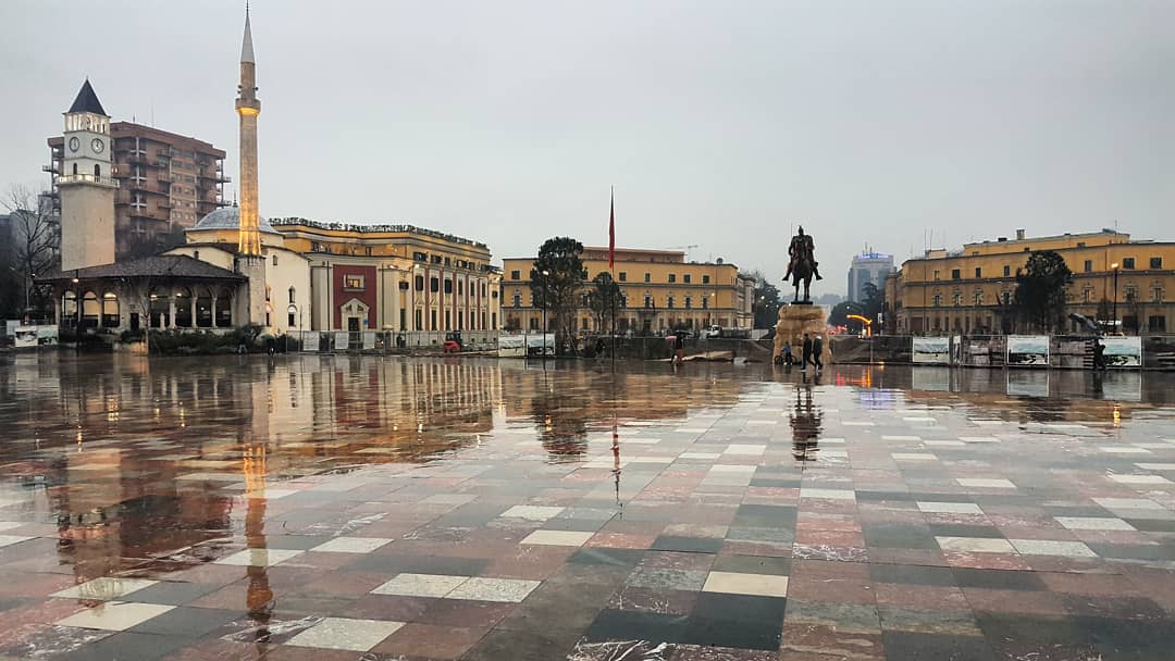 Bllokohet sheshi “Skënderbej”, shkak aktiviteti i arkitektëve botërorë në Tiranë