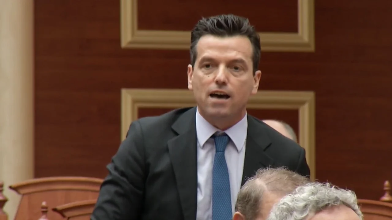 Përplasja në Parlament, Byroja e Kuvendit lë në fuqi përjashtimin për 30 ditë të Agron Shehajt