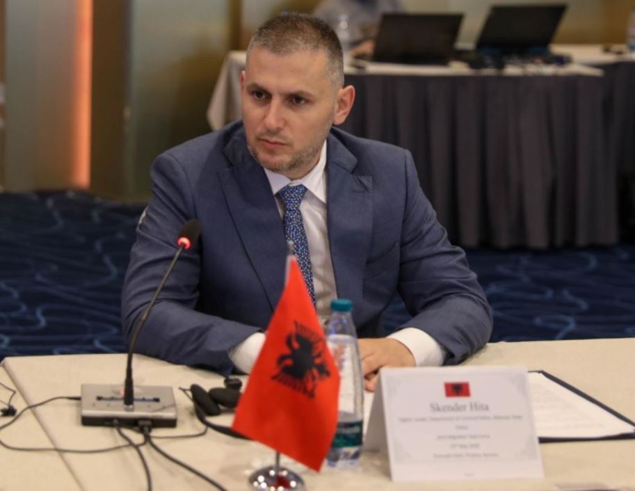 Kryepolici Skënder Hita shkon për inspektim në GJKKO, takohet me Erion Banin