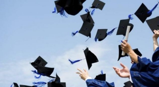Pedagogia: Mbi 90% e të rinjve diplomohen për të mos zhgënjyer prindërit