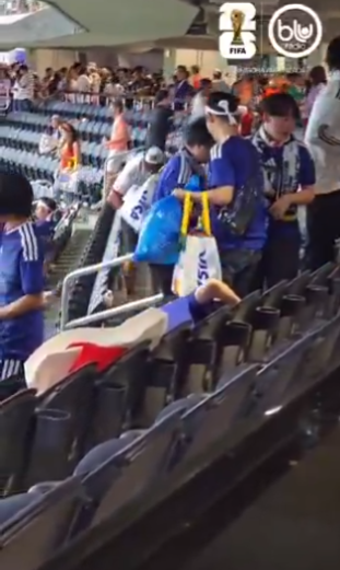 Tifozët japonezë shembullorë, pastrojnë shkallët e stadiumit pas barazimit me Holandën
