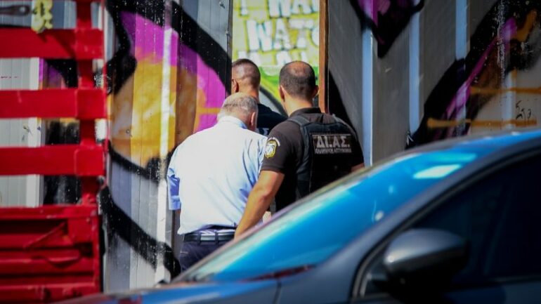 U gjet brenda një valixheje të braktisur! Misteri i trupit në Athinë, autopsia zbulon detaje të reja! Gruaja kishte vdekur pesë ditë më parë