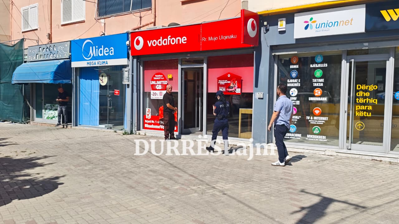 Durrës/ I riu grabit me forcë paratë në një pikë të telefonisë mobile, policia nis kërkimet (VIDEO)