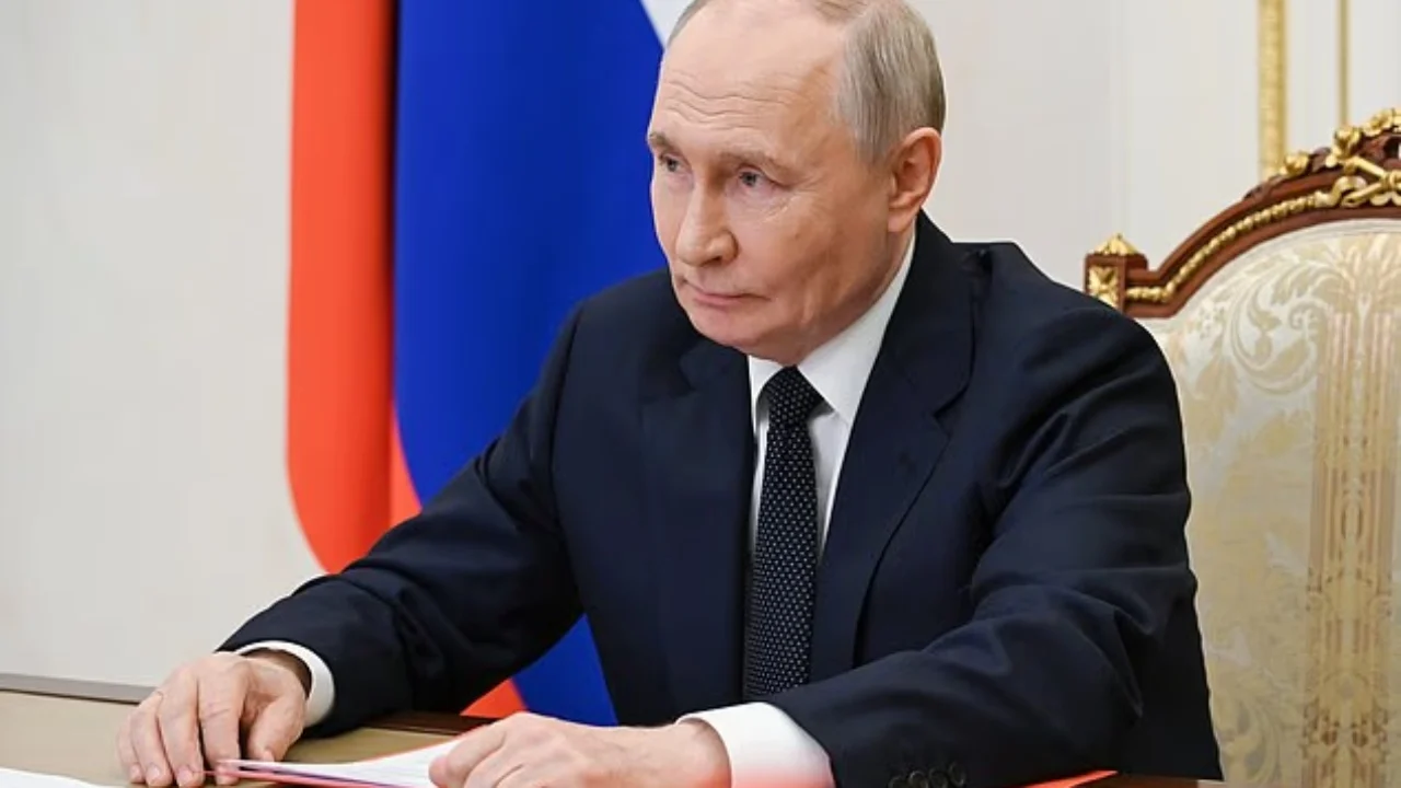 Sulmet ukrainase godasin furnizimet me karburant në Rusi, rritet presioni ndaj Putinit