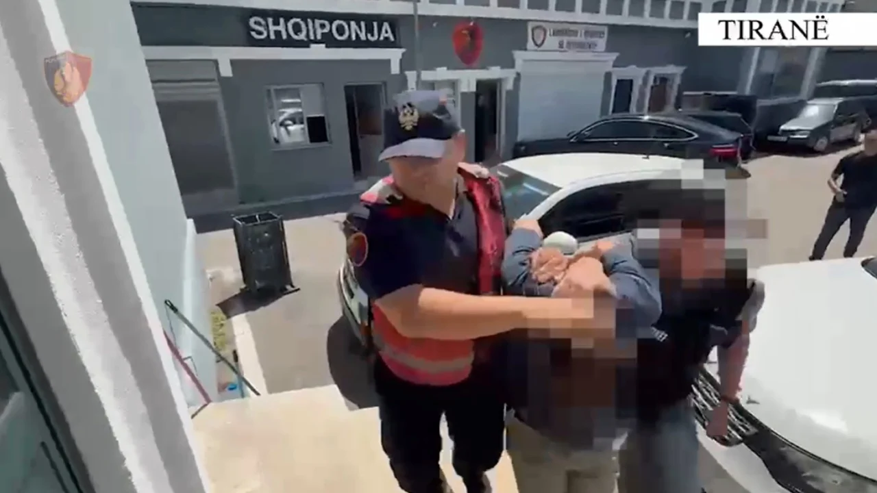 Iu gjet kokainë në makinë, arrestohet 38-vjeçari në Mëzez