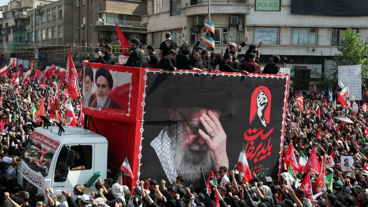 Ceremonia mortore e liderit iranian Ali Khamenei, Serbia me të dërguar special në Teheran, reagon ministri: Detyrë për të marrë pjesë
