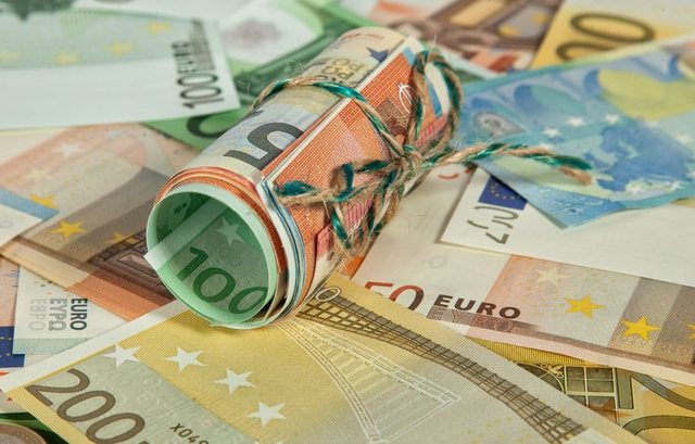 Korriku ka nisur më i dobët se një vit më parë, zhvlerësimi i Euros po godet sektorin