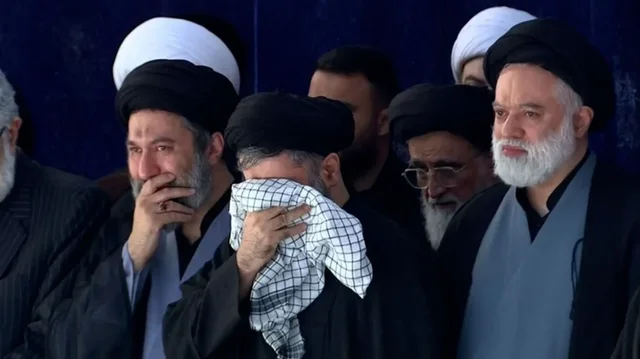 Mungon pasardhësi i tij, Mojtaba/ Kush janë tre djemtë e Khamenei që morën pjesë në funeral?
