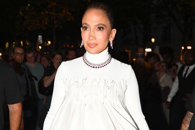 Çfarë detajesh tërhoqën vëmëndjen në festimet e ditëlindjes së Jennifer Lopez në paris?