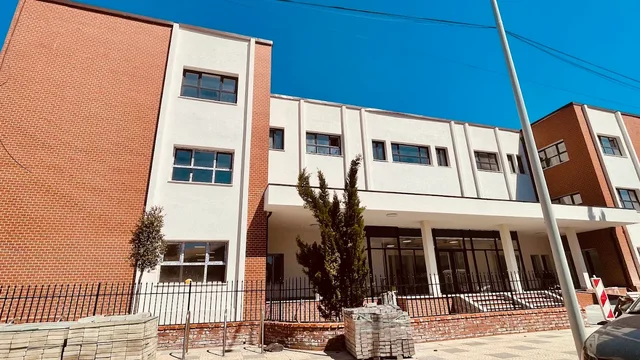  Plagosje me thikë brenda Poliklinikës, i plagosuri i nënshtrohet operacionit