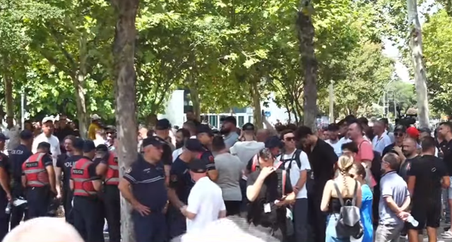 Tensione para Kuvendit/ Protestuesit “shënjestrojnë” me vezë automjetet e Çuçit dhe Kumbaros