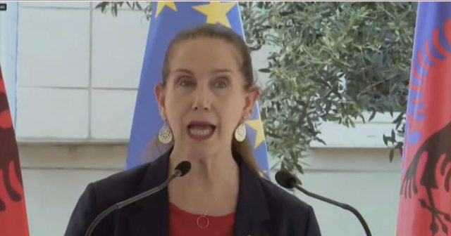 Kumbaro: Nxënësit do të rrinë sërish vonë, ndaj “smart city” është projekti i duhur për shkollat tona