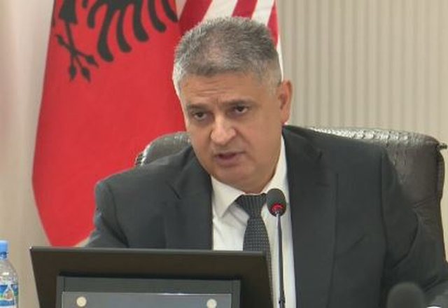 Kush do të zëvendësojë Olsian Çelën? Adnan Xholi hyn i pari në garën për Prokuror të Përgjithshëm