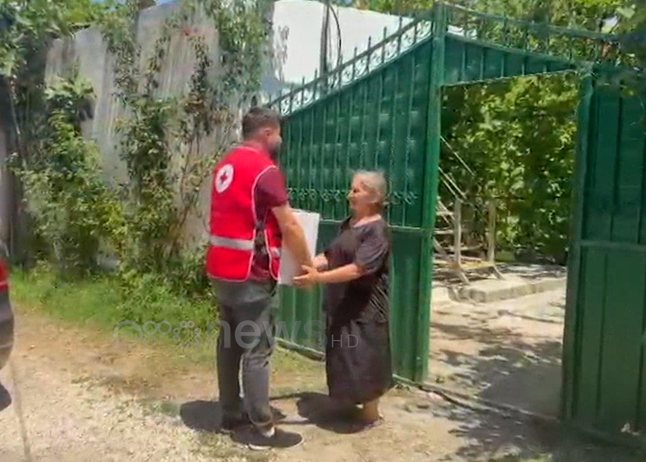 Donacioni i Kryqit të Kuq kinez shkon në ndihmë të familjeve në Durrës
