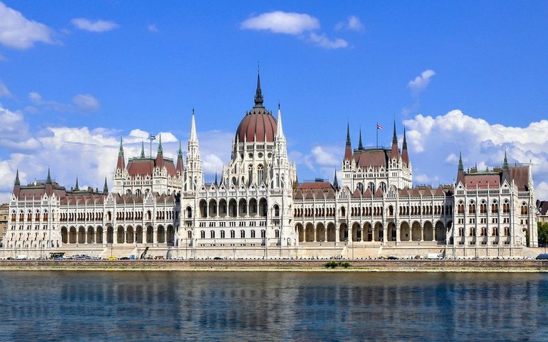 Debate për reformën, qeveria në Hungari voton shkarkimin e presidentit