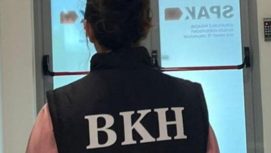 FOTO/ Drejtonte rrjetin e trafikut të kokainës në Itali, Adi Çoba u prangos te dera e shtëpisë në Durrës! BKH e survjeoi 3 ditë