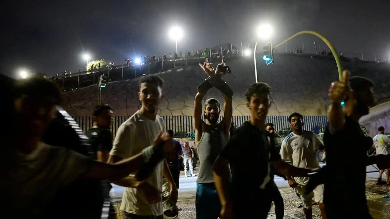 Skena të pazakonta në brigjet e Spanjës, 49 mijë emigrantë kalojnë kufirin me not brenda 24 orëve të fundit