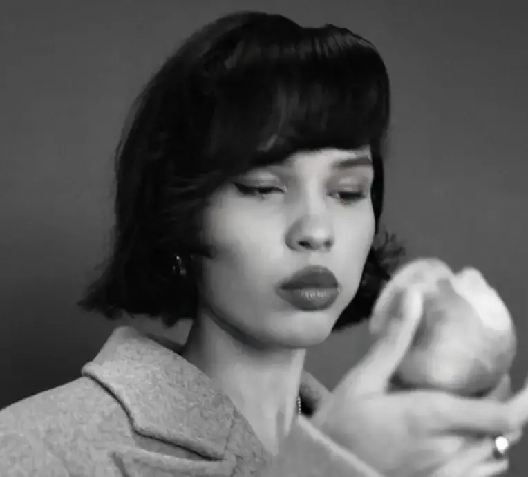 “Më është copëtuar zemra”/ Influencerja Nara Smith zbulon se vajza e saj 2-vjeçare u diagnostikua me kancer: Nuk isha gati ta tregoja më herët