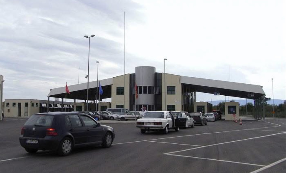 Kishte fshehur një tajlandeze në valixhe për ta kaluar jashtë vendit, arrestohet 26-vjeçari në Muriqan