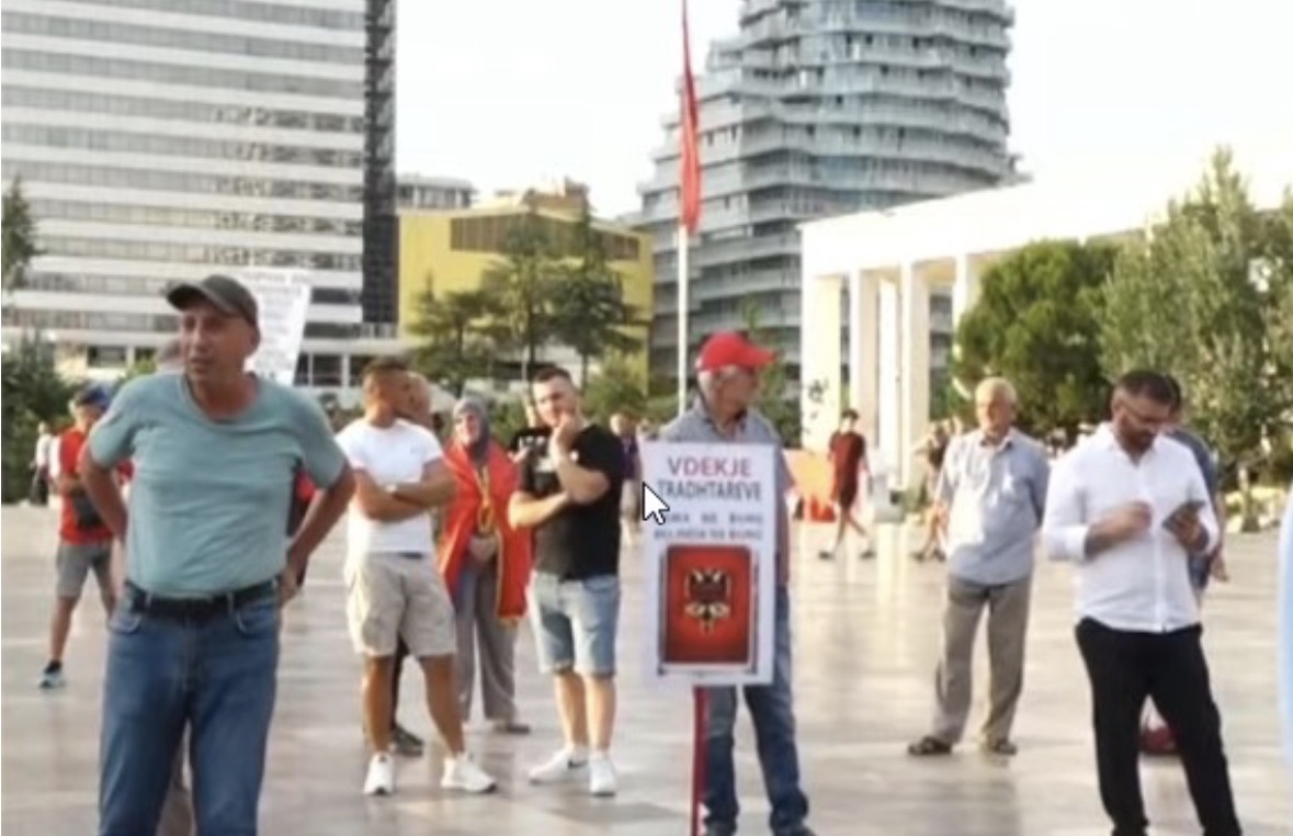 Dita e 33-të e protestës, nis grumbullimi i qytetarëve në Sheshin “Skënderbej”