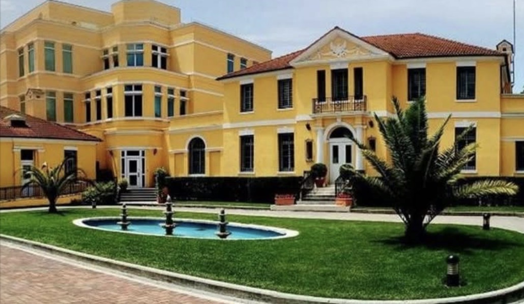 Ambasada e SHBA i bën thirrje qytetarëve të saj: Shmagni demostratën në bulevard