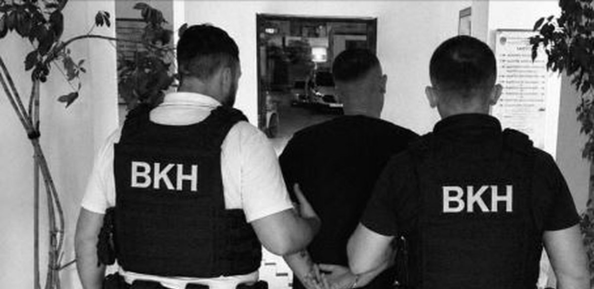 Arrestimi i Adi Çobos: U kap në lagjen e tij në Shkozet me automatikë dhe 4 dokumente false 