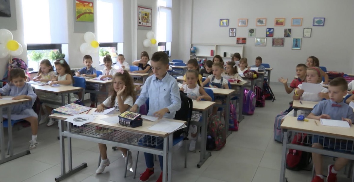 Hapen regjistrimet për klasën e parë dhe të dhjetë afati deri në 31 korrik