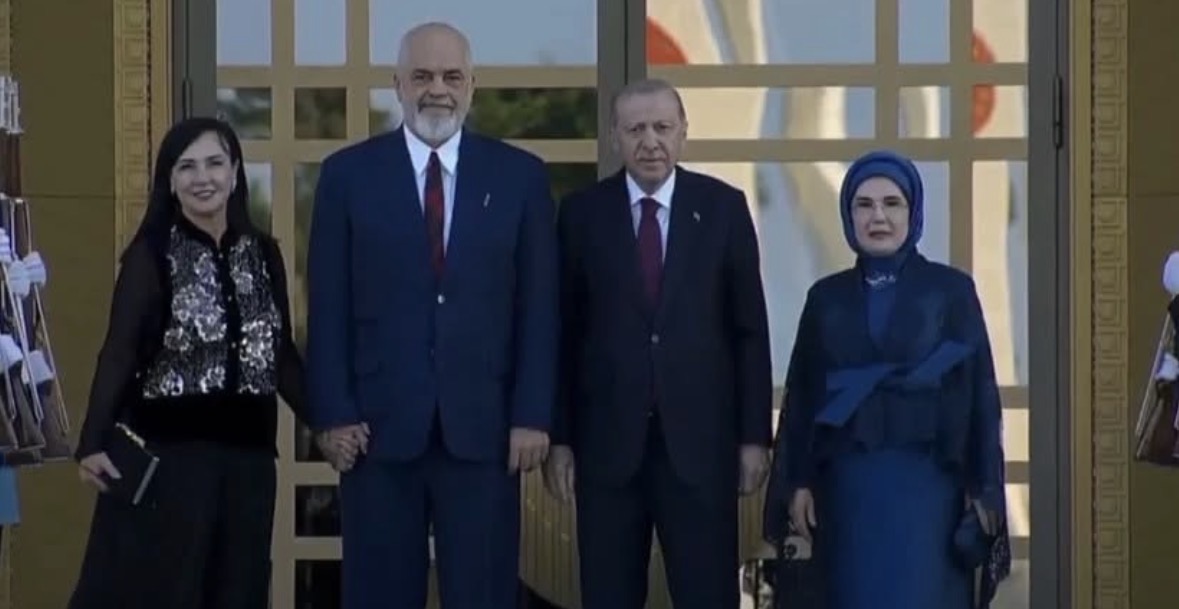 Rama mbërrin në Ankara, pjesë e darkës zyrtare të samitit të NATO-s