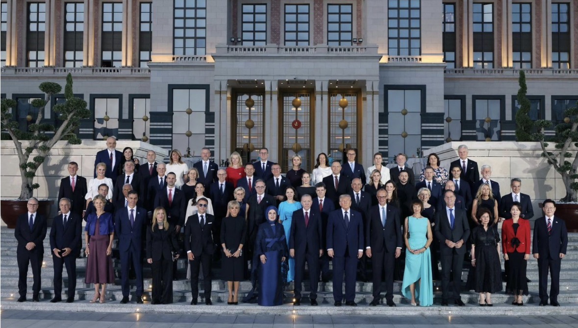 Publikohet fotoja familjare nga darka shtetërore e Presidentit Erdogan me liderët e NATO-s