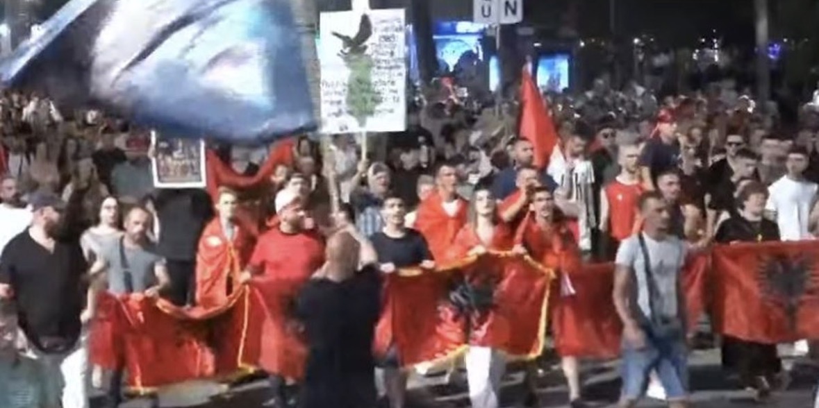 Protestuesit nisin marshimin në rrugët e kryeqytetit 