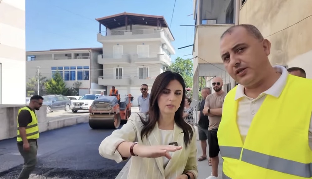 Sako inspekton punimet në zonën e plazhit, rehabilitohen 1,800 m² hapësira mes pallateve (Video)