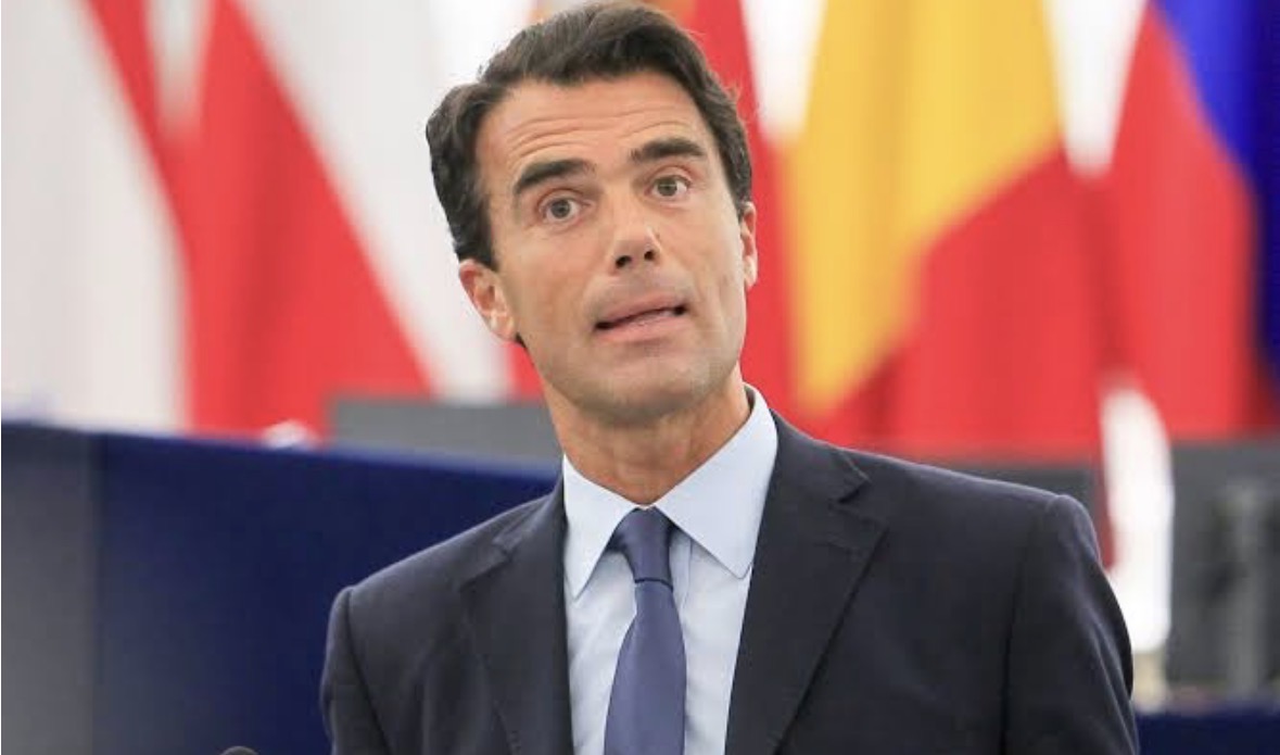 Deklaratat për spastrimin etnik të Kosovës, eurodeputeti italian Gozi thirrje Vuçiçit: Shkarko ministren Paunoviç
