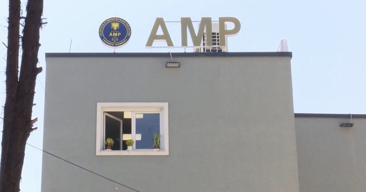 Arrestohen në flagrancë dy efektivë të Komisariatit Nr. 3 në Tiranë, dyshohen për korrupsion dhe shpërdorim detyre