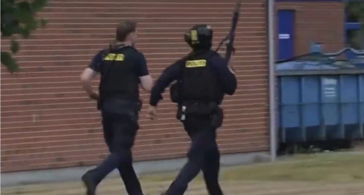 Të shtëna me armë zjarri në Danimarkë, vritet një person. Plgoset polici dhe autori