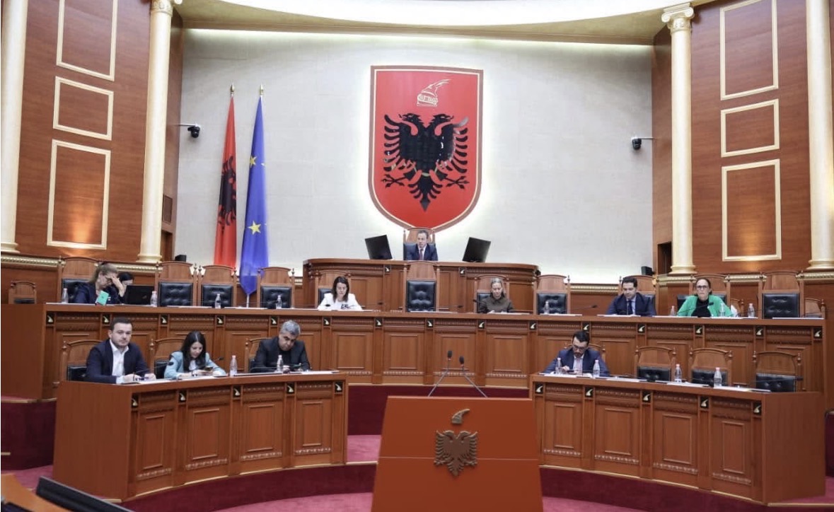 Seanca e fundit parlamentare, PS dhe PD me dy raporte për reformën territoriale, çfarë ndodh me hartën e re?