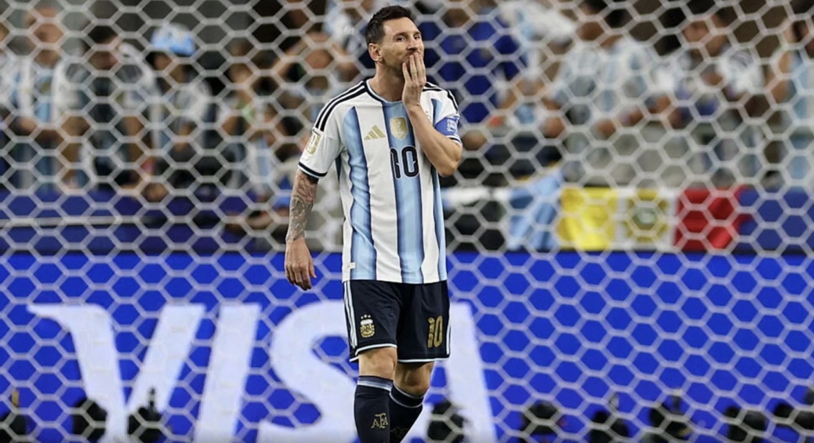 Messi kthehet në Argjentinë pas humbjes në finalen e Botërorit, e presin në vendlindje