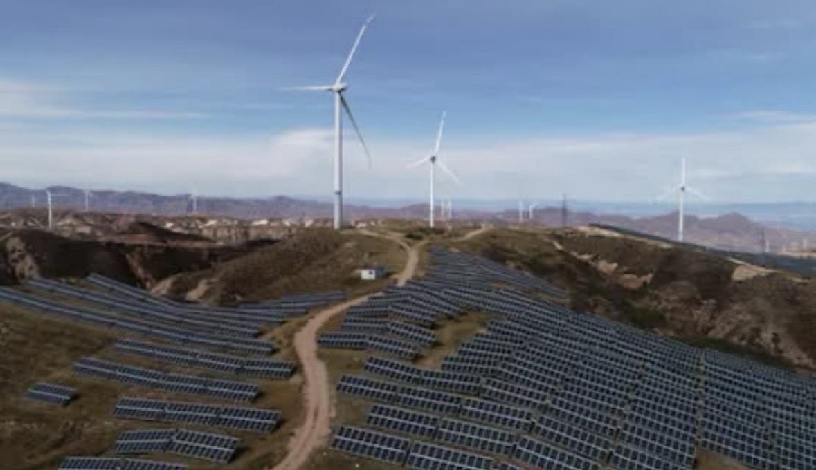 Kina do të rrisë prodhimin e energjisë nga era dhe dielli me më shumë se 50% në pesë vjet