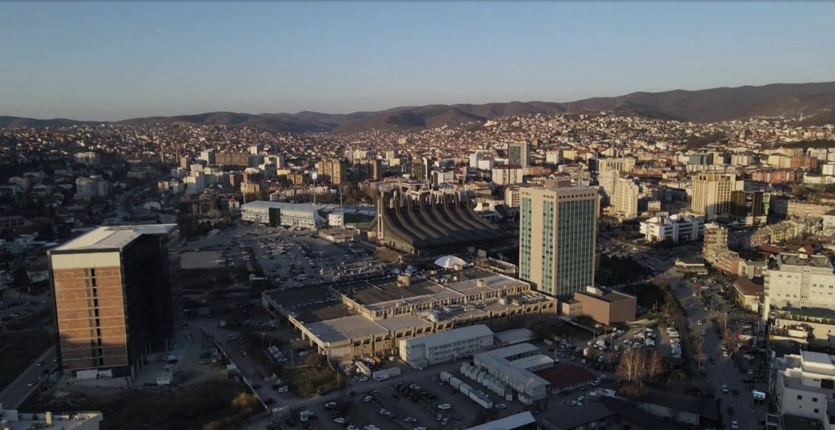 Kosova përplaset me ndërkombëtarët/ Dështon mbledhja për gjyqtarët serbë, presidentja në detyrë reagon ashpër ndaj aleatëve 