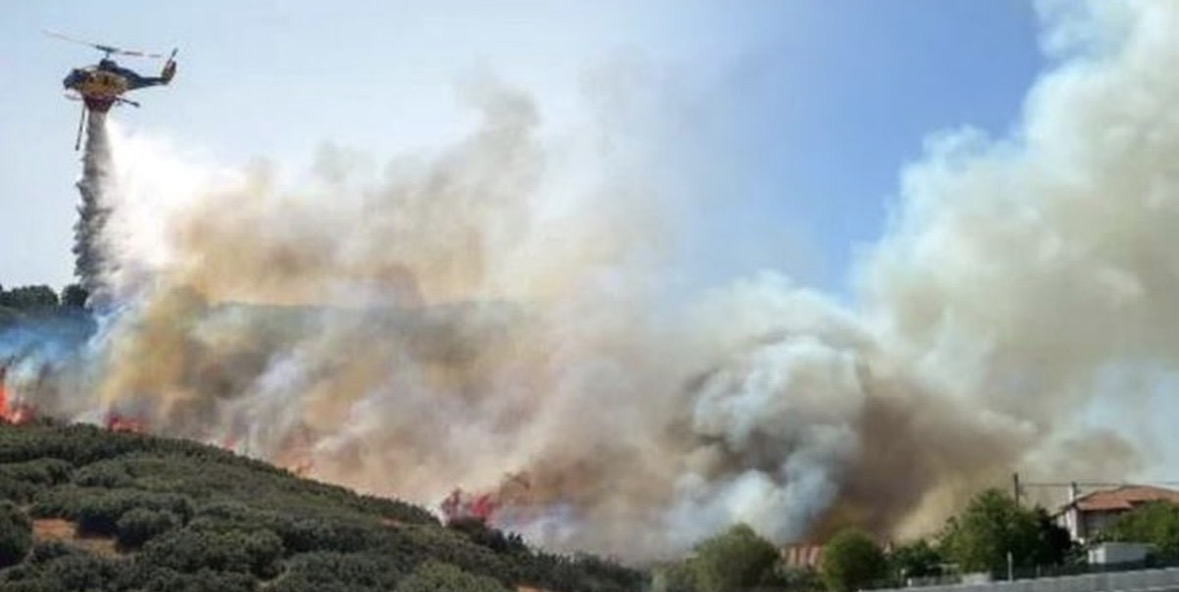 Zjarr pranë zonës së banuar në Selanik/ Banorëve u kërkohet të evakuohen 