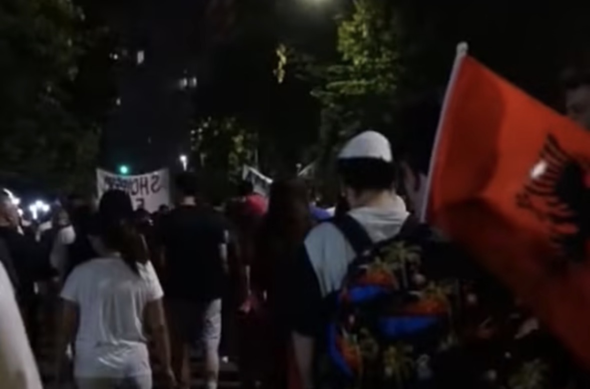 Dita e 57-të e protestës, qytetarët marshim në rrugët e Tiranës. Nesër mblidhen para Parlamentit