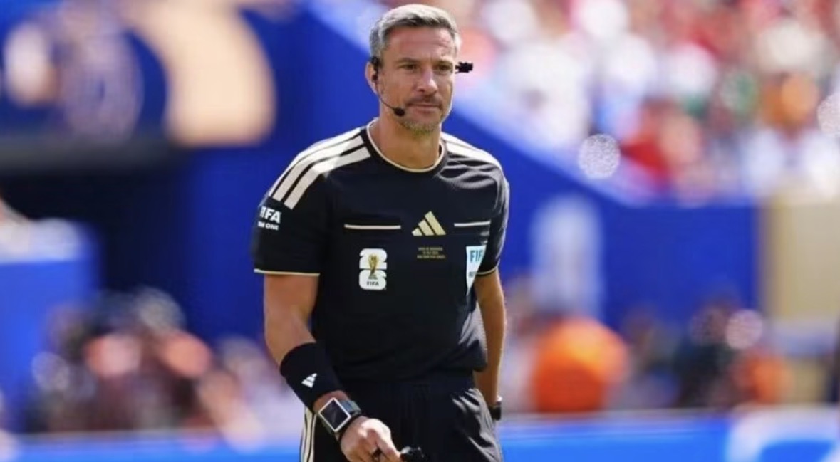 Arbitri i finales së Kupës së Botës tërhiqet nga futbolli pas kritikave për ndeshjen Argjentinë-Spanjë